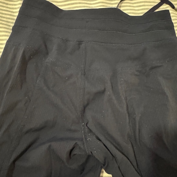 Lululemon dance studio pants, mid rise regular. Size 2 true navy - Picture 3 of 4